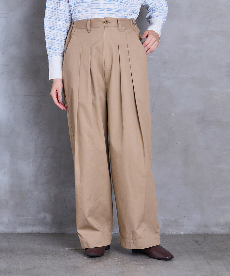 TWILL TACK PANTSベージュ着用写真